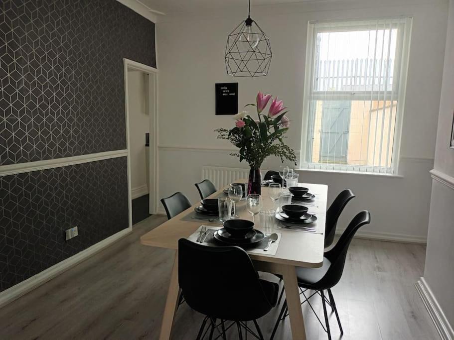 Antonio Str Liverpool 6 Beds Exterior photo