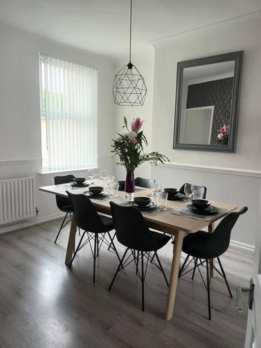 Antonio Str Liverpool 6 Beds Exterior photo