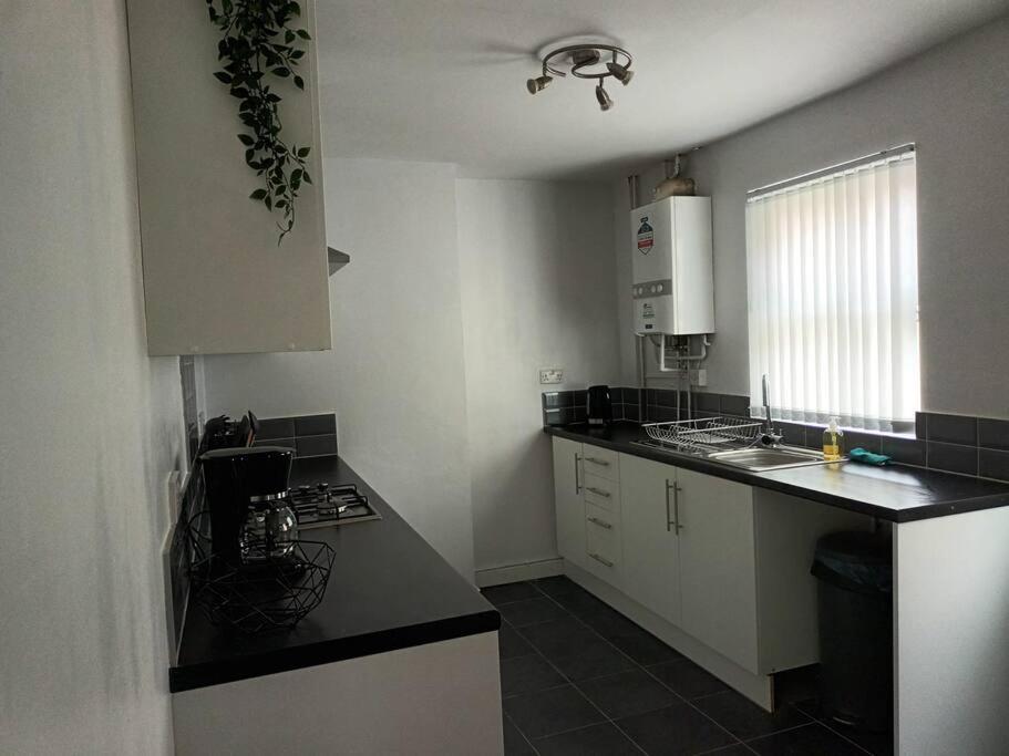 Antonio Str Liverpool 6 Beds Exterior photo
