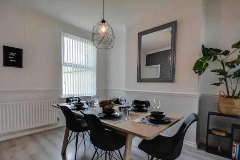 Antonio Str Liverpool 6 Beds Exterior photo