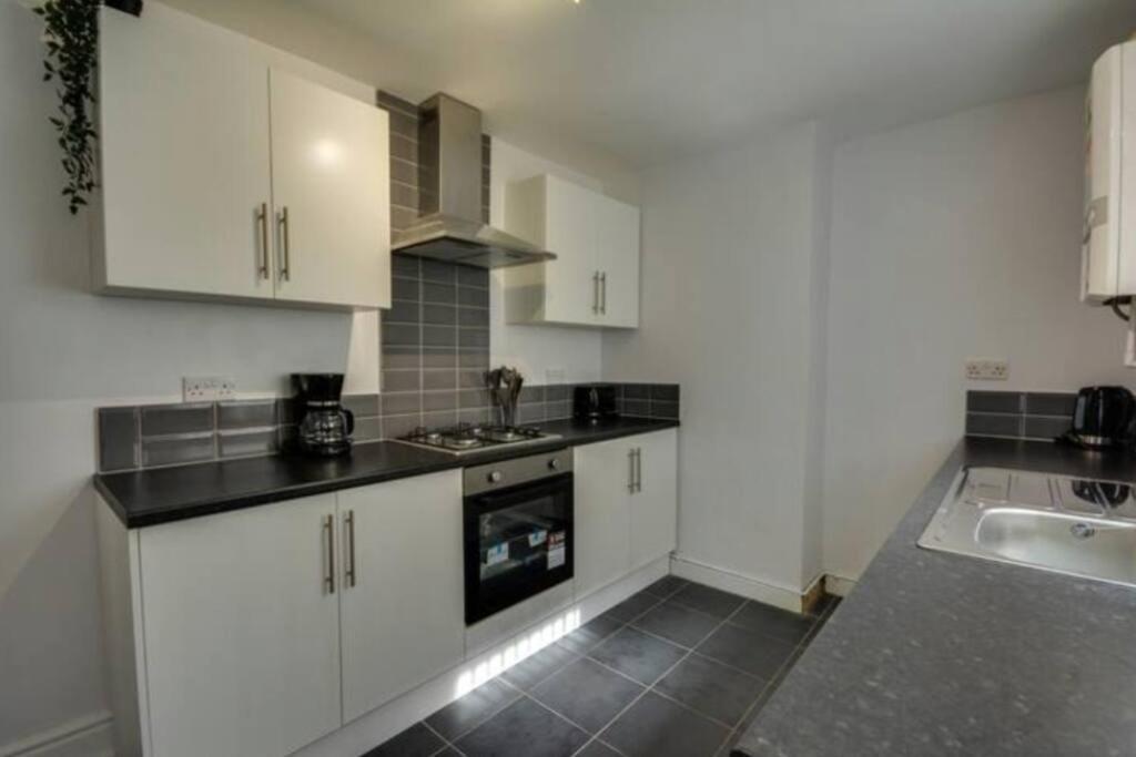 Antonio Str Liverpool 6 Beds Exterior photo