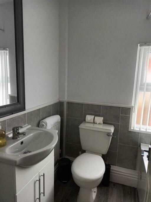 Antonio Str Liverpool 6 Beds Exterior photo