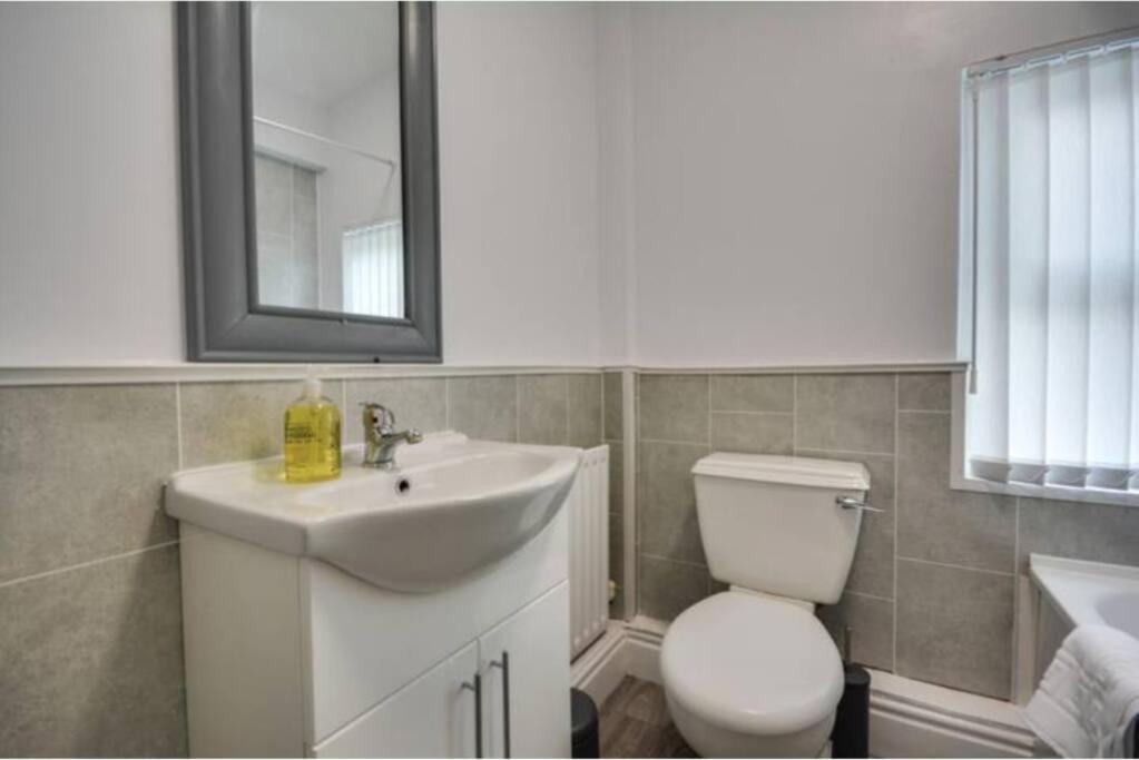 Antonio Str Liverpool 6 Beds Exterior photo